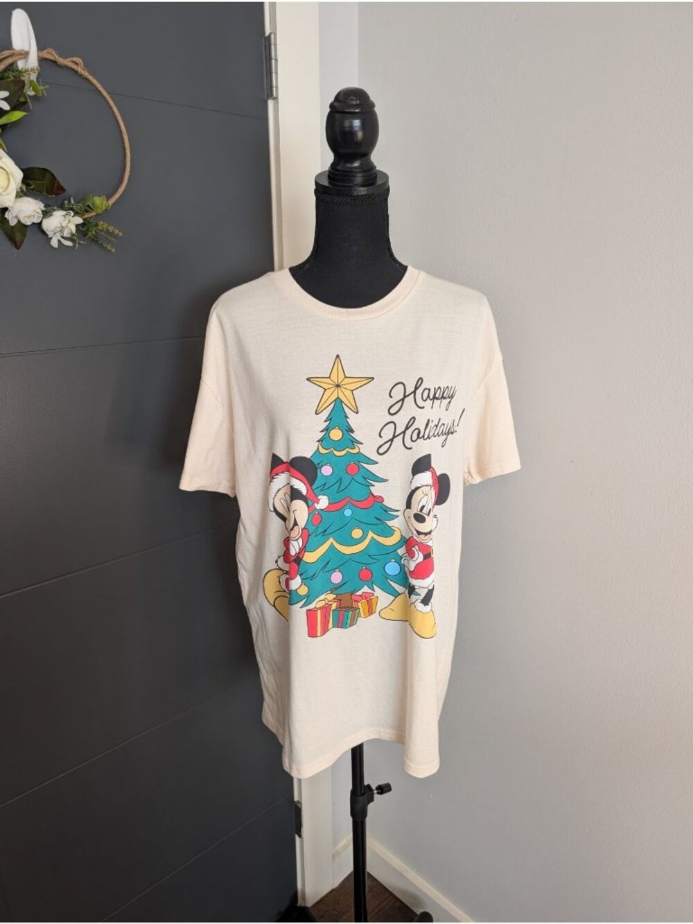 Disney Mickey & Friends Happy Holidays Mickey and Minnie Graphic T-Shirt - Large